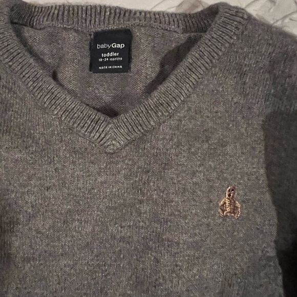 Gap, toddler lightweight soft gray sweater, size 18-24 months - Picture 3 of 3